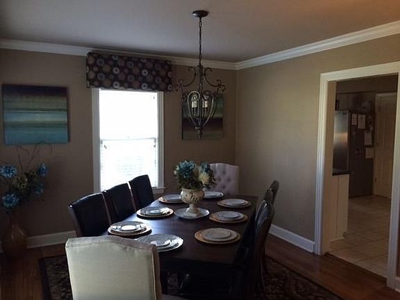 3rd image of 1921 Glen Oaks Ln