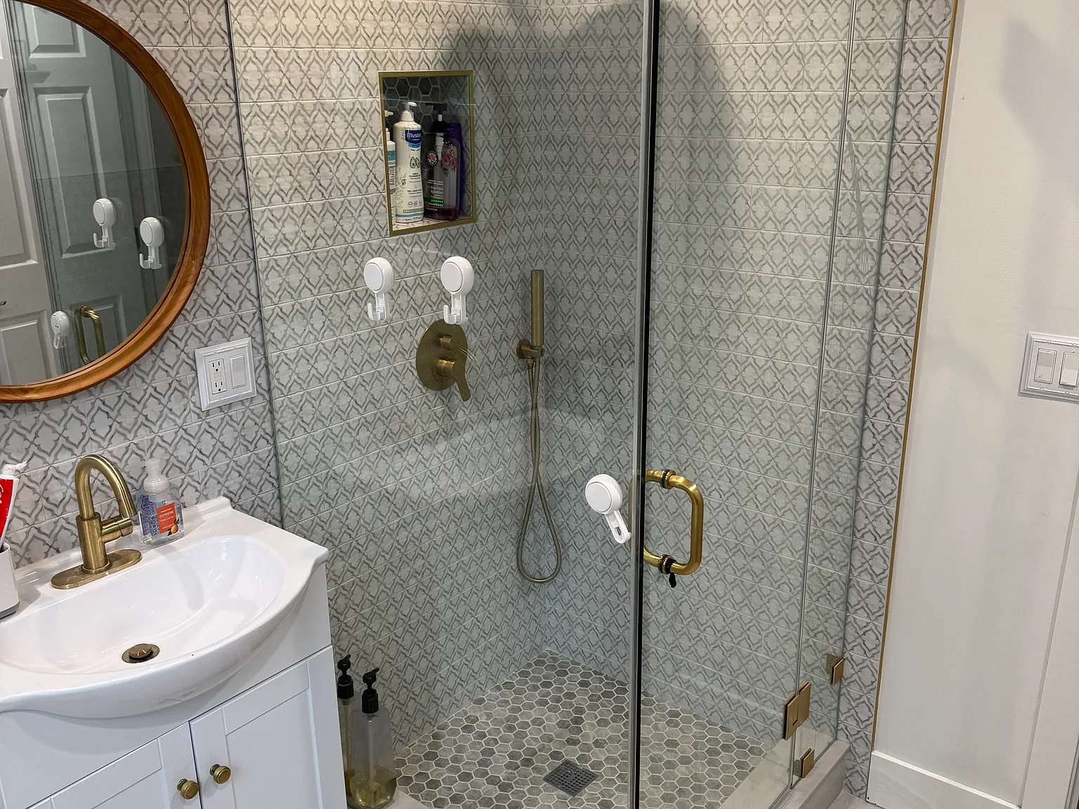 3 bed, 1.5 bath, 1360 sqft, $5,100 — Photo 4