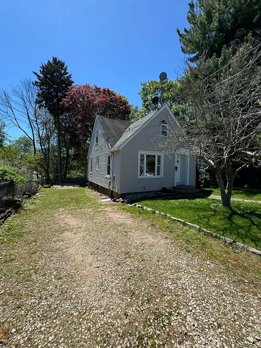 Building Photo - 44 Tuttle Pl