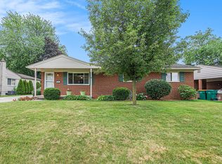 256 Nichols Dr, Saline, MI 48176