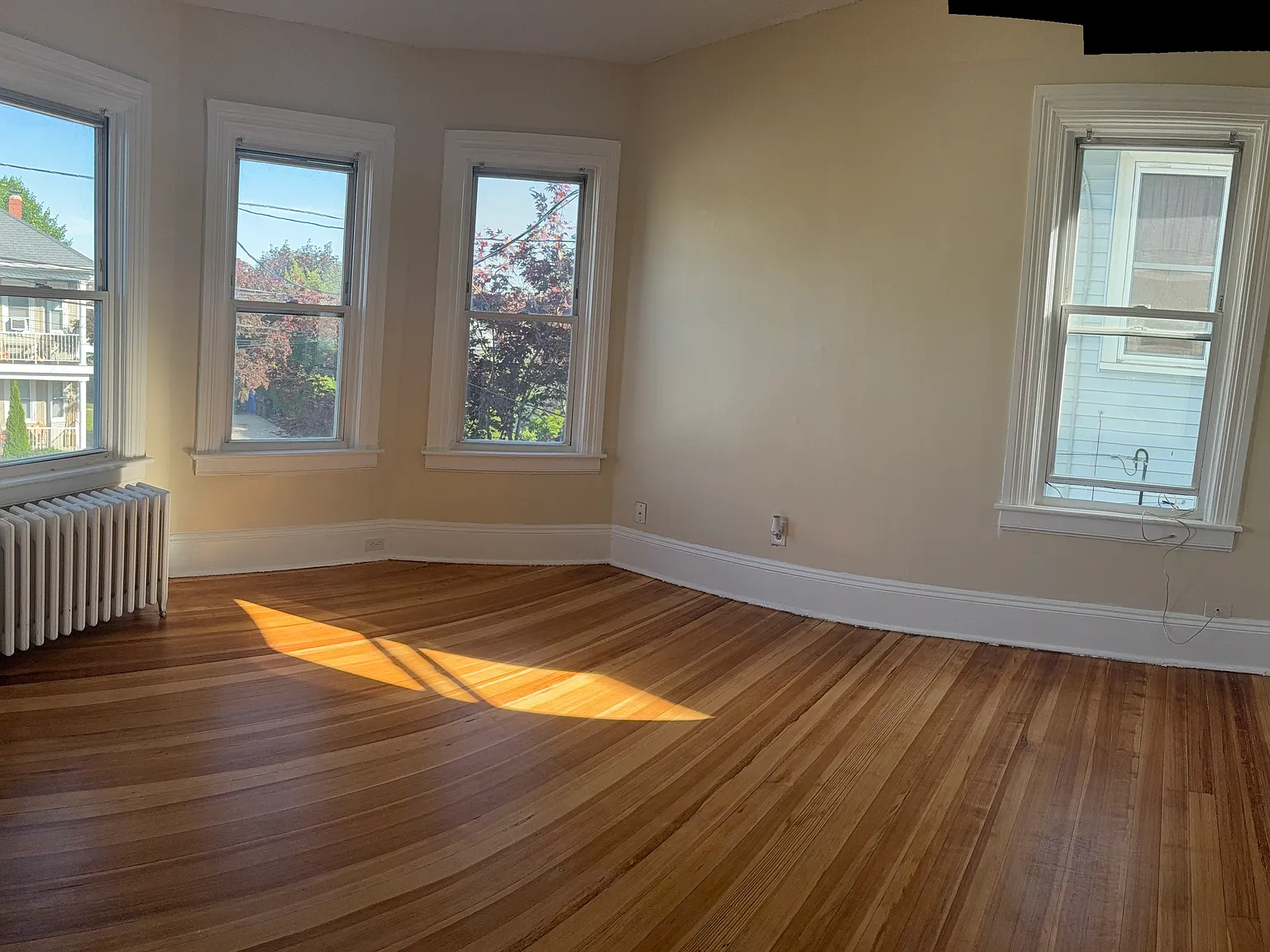 105 Julia St — Photo 2
