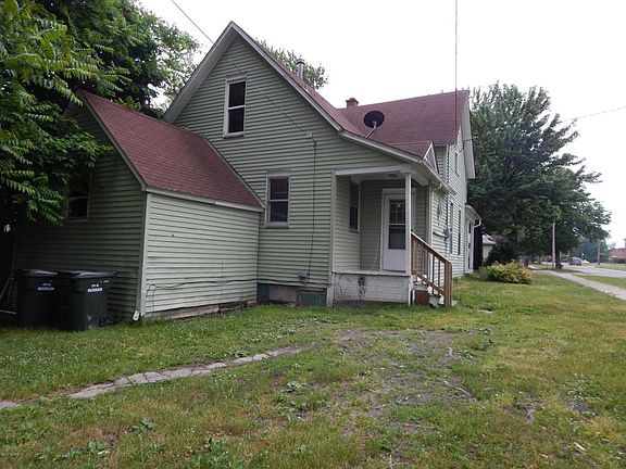 3rd image of 1110 W Grand Ave