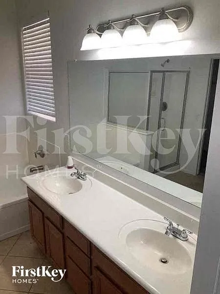 4 bed, 2.0 bath, 1836 sqft, $2,490 — Photo 1