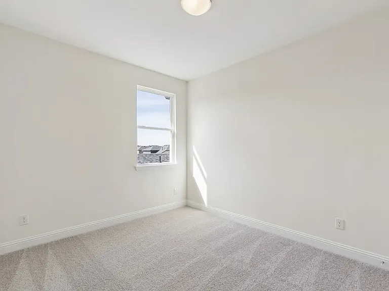 1013 Portina Dr — Photo 18