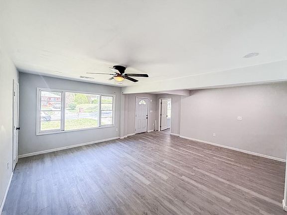 3rd image of 2328 Bonner Rd