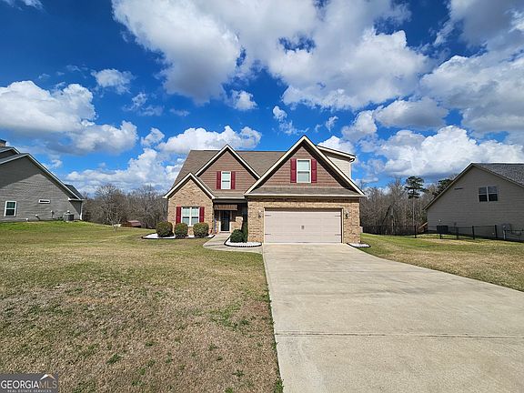 2nd image of 140 Chapman Ridge Rd