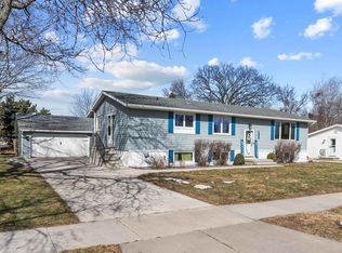 835 Heritage Trl, Oshkosh, WI