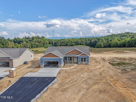4th image of 450 Pinto Rd