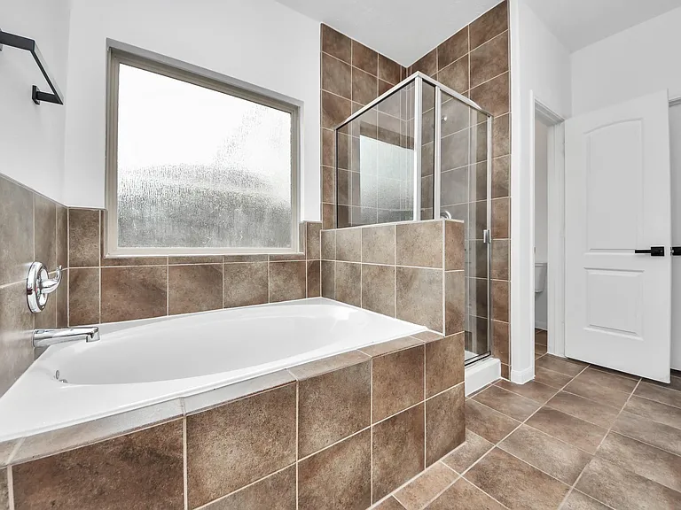 10606 Sun River Falls Dr — Photo 27
