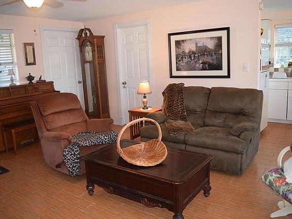 2nd image of 1414 Fox Run Dr