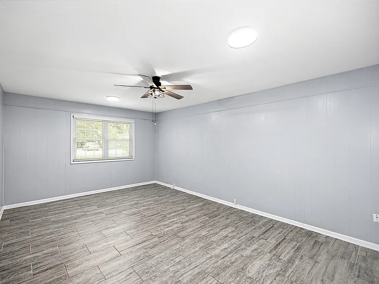 328 Plymouth Ave — Photo 10