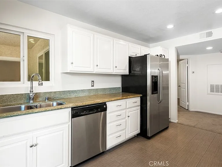 28 Corniche Dr #G — Photo 12