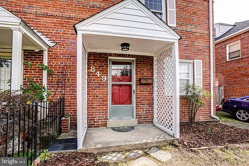 849 S Glebe Rd Photo 1
