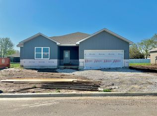 710 E Vivian St, Bolivar, MO 65613