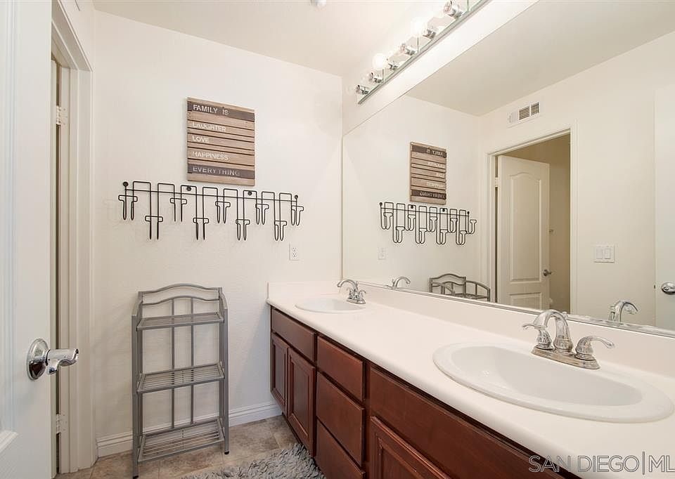 1st image of 10458 Whitcomb Way