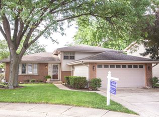 359 Antelope Trl, Carol Stream, IL 60188