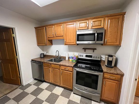 2nd image of 723 W 9th St