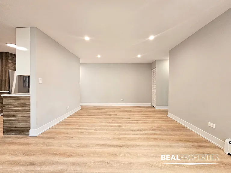 452 W Oakdale — Photo 64