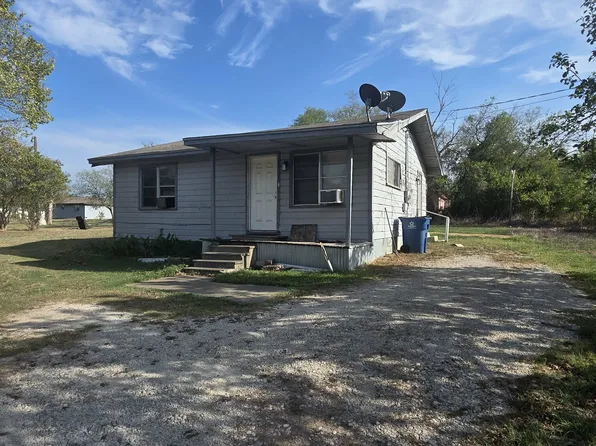 1218 E Milam St, Mexia, TX 76667