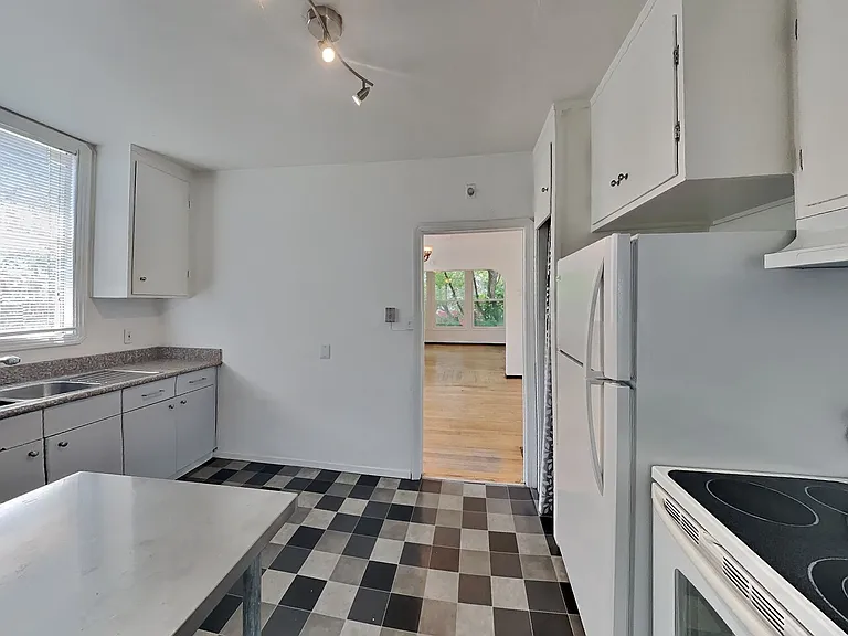 1716 Marin — Photo 5