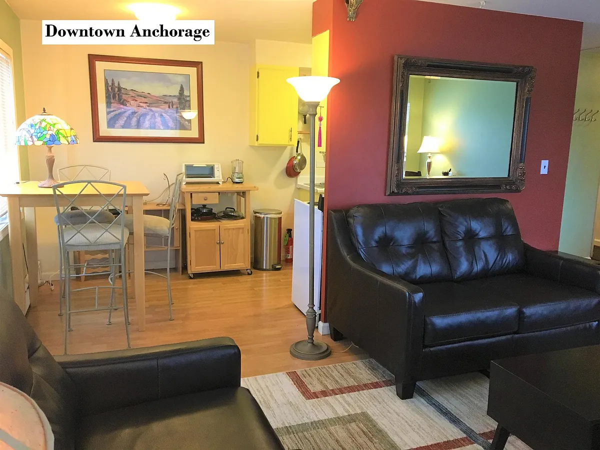 Building Photo - 843 W 11th Ave #205