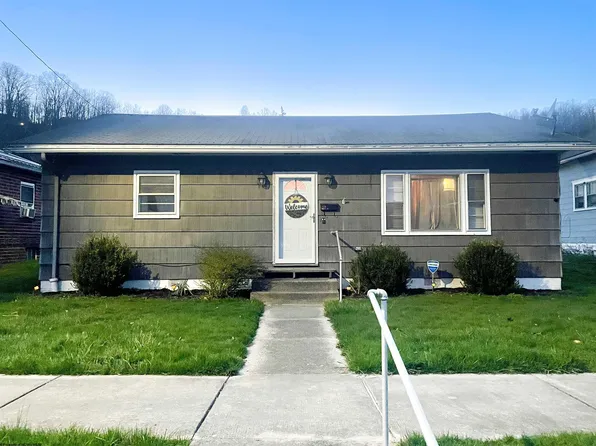361 Maple Ave, Philippi, WV 26416