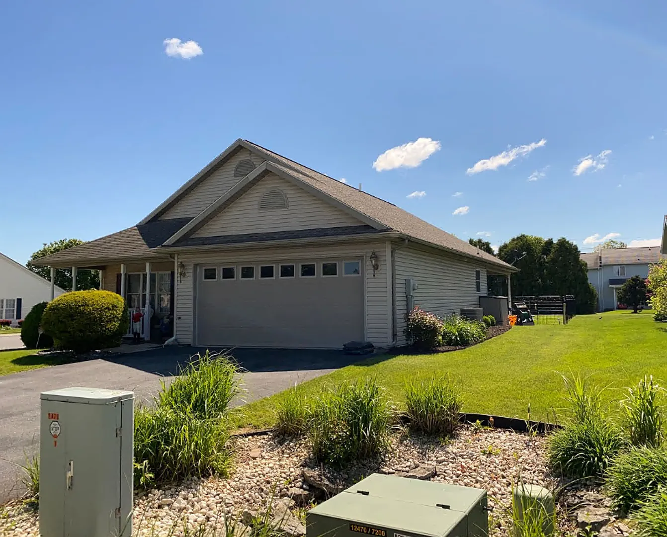 3 Bedroom | 2 Bathroom Single Family Home — Photo 2