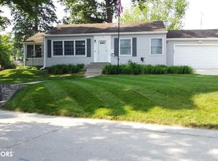 215 Glen Dr, Iowa Falls, IA 50126