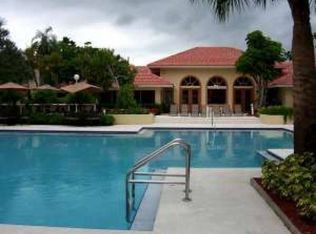 1028 The Pointe Dr, West Palm Beach, FL 33409