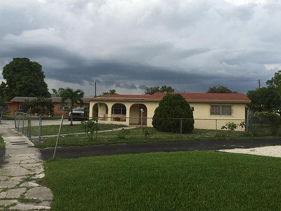4th image of 1001 NW 18th Ct