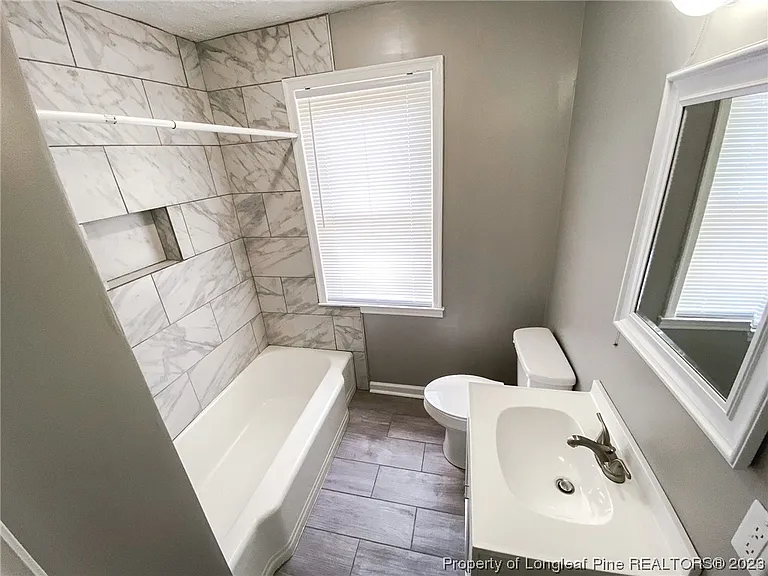 210 E 16th St #1 — Photo 14