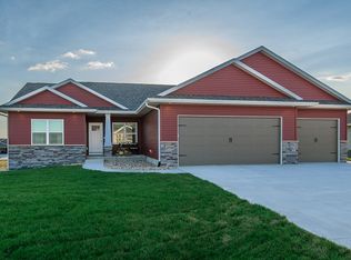 2774 Ridgeview Dr, Palo, IA 52324