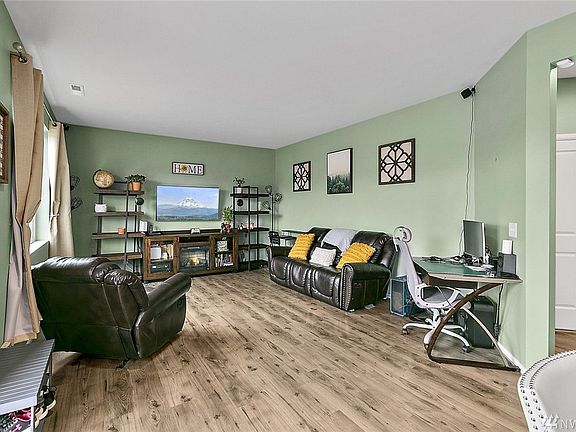 3rd image of 312 Elderberry St