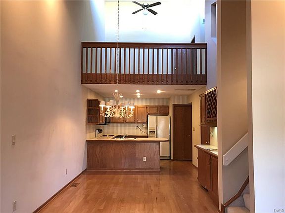 2nd image of 453 Jamestown Cir