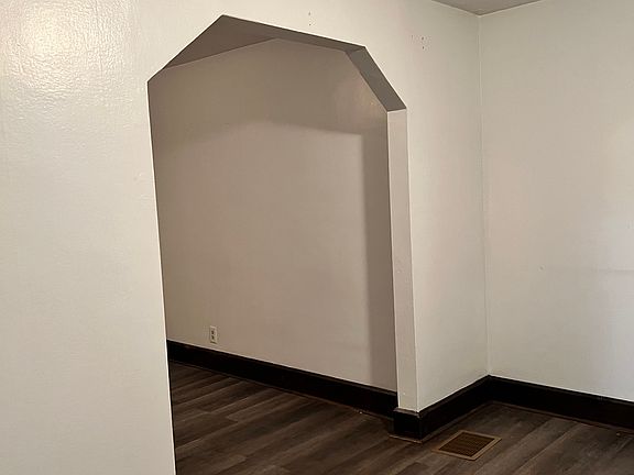 3rd image of 1542 Republic Ave