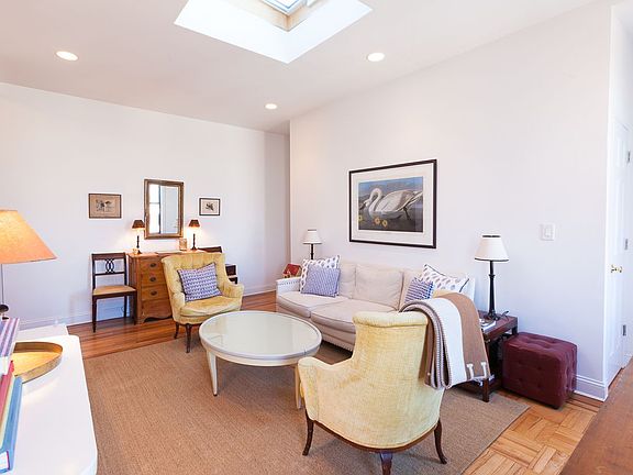 2nd image of 634 10th St APT 4R