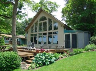 50160 Adams Dr, Dowagiac, MI 49047