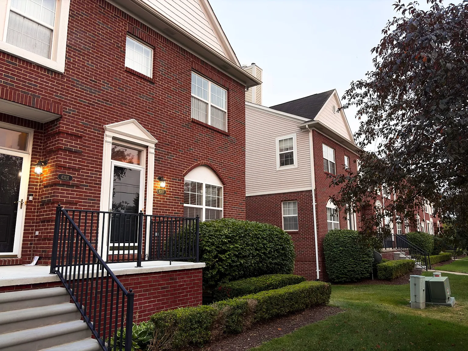 2 bed, 2.5 bath, 1446 sqft, $2,200 — Photo 3