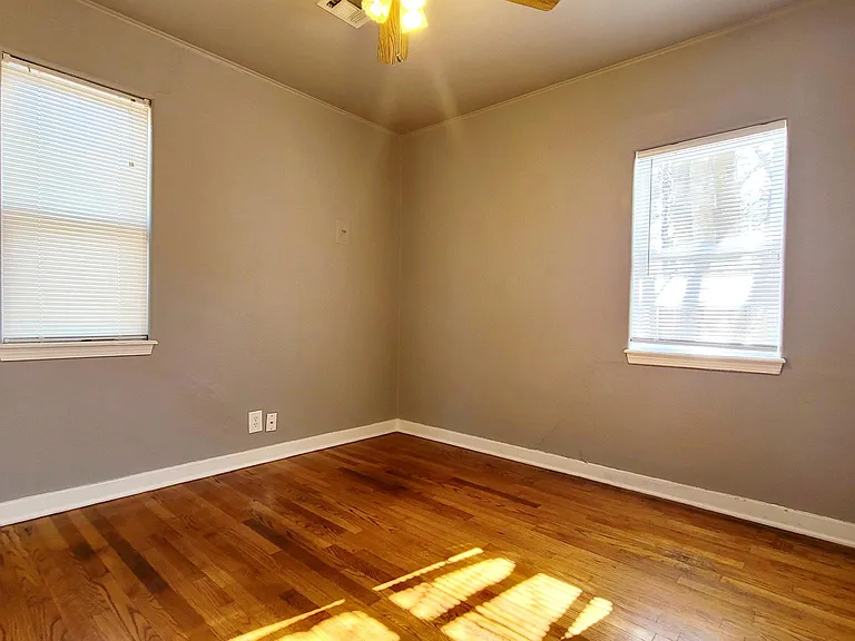 300 E Kittyhawk Dr — Photo 9
