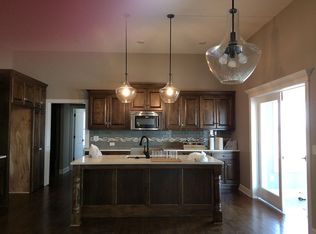 6819 NE 134th St, Smithville, MO 64089