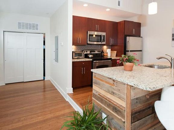 4th image of 555 N Lawrence St APT 1