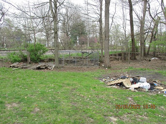 4th image of 1003 E Vistula St
