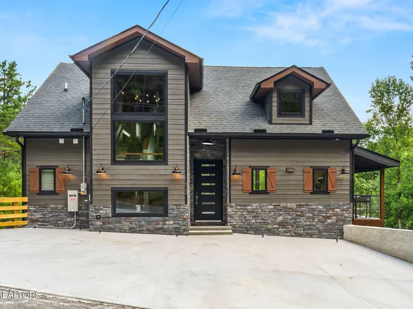 622 Coronation St, Gatlinburg, TN 37738