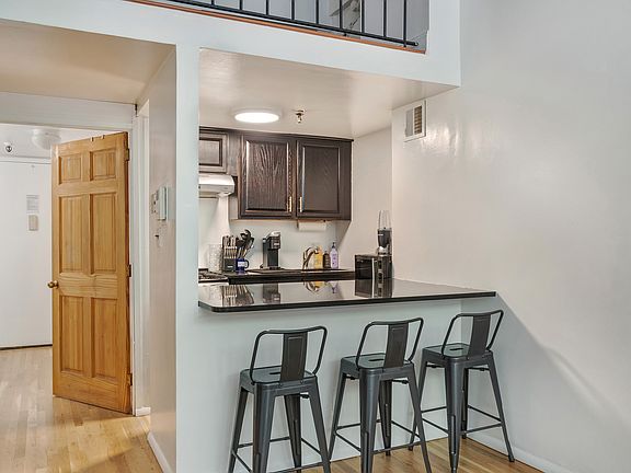 3rd image of 324 Pearl St APT 1C