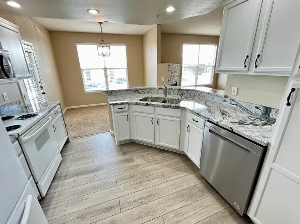 7440 S Blackhawk St, Englewood, CO