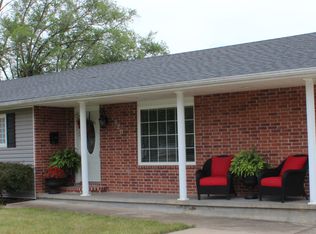 920 Sunset Dr, Macon, MO 63552