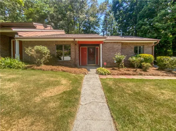 5525 Circlestone Ln, Stone Mountain, GA 30088