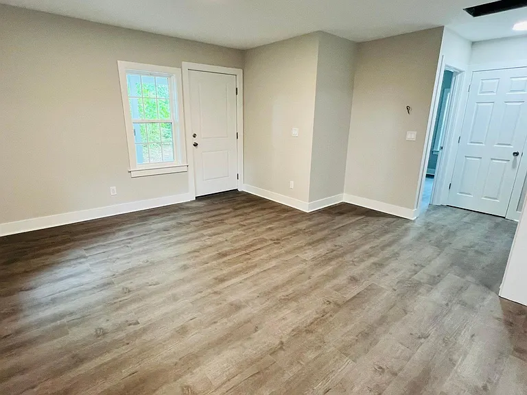 108 E Dewey St — Photo 27
