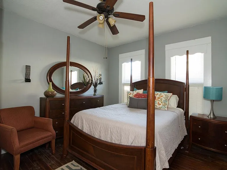 Queen Size Bedroom