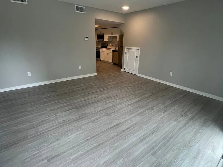 Victory Villas 1555 E. 118th Street — Photo 5